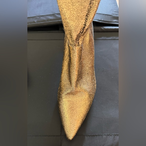 NEVER WORN!!
Zara Gold Metallic Tall Stretch Leg Kitten Heel Boots - Picture 4 of 6